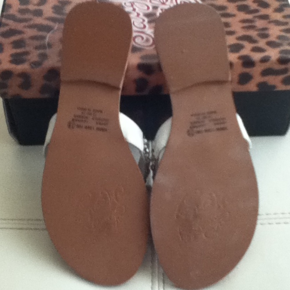 Sandals - Picture 2 of 4